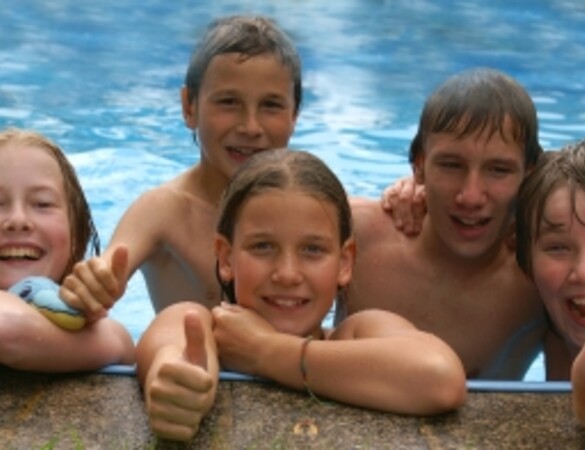 Frei- statt Trockenschwimmen – Schwimmfähigkeit an Bayerns Schulen verbessern