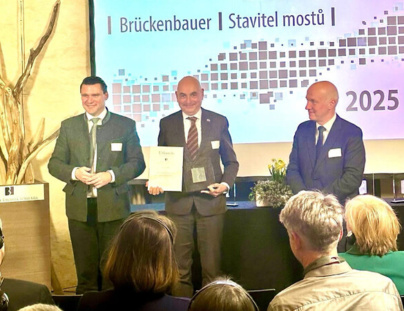 Auszeichnung mit dem Brückenbauer-Preis