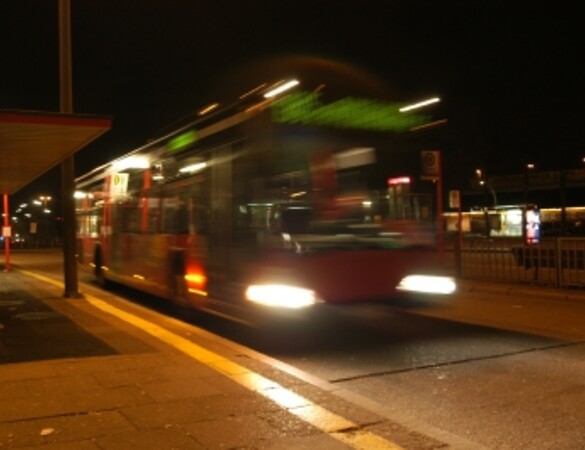 Grün wirkt: Regensburger Nachtbus fährt zum ersten Mal