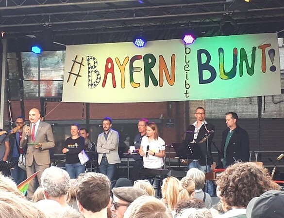 #Bayernbleibtbunt