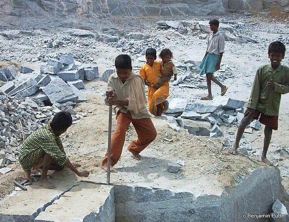 Schluss mit Grabsteinen aus Kinderhand in Regensburg