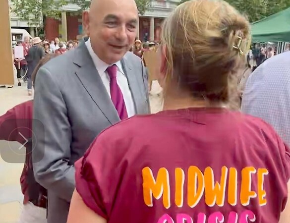 Hebammen verdienen Respekt. Sie verdienen Sicherheit. Und sie verdienen Gerechtigkeit