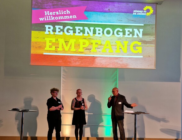 Nur einmal im Jahr die Regenbogenflagge schwingen, wie Markus Söder es macht, reicht nicht!“