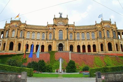 Zuständigkeit und  Größe der Ausschüsse im Bayerischen Landtag