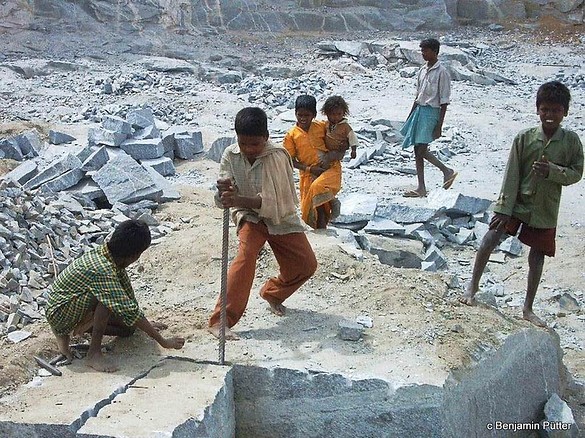 Schluss mit Grabsteinen aus Kinderhand in Regensburg
