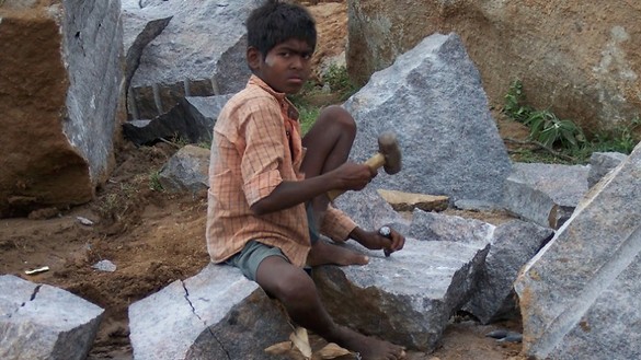 Bestattungsgesetz ändern - Grabsteine aus Kinderarbeit endgültig verbieten