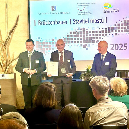Auszeichnung mit dem Brückenbauer-Preis
