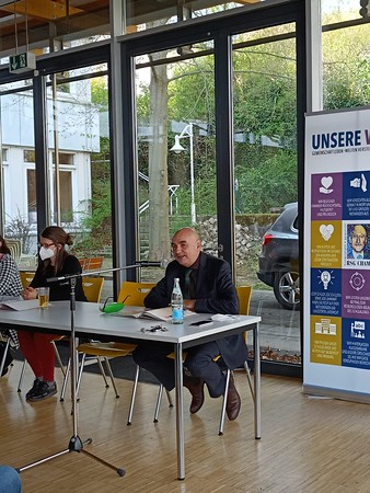 Die Mauer und die Bienen